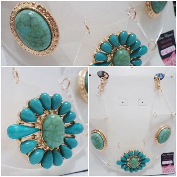 Colar Azul e dourado com transparencia